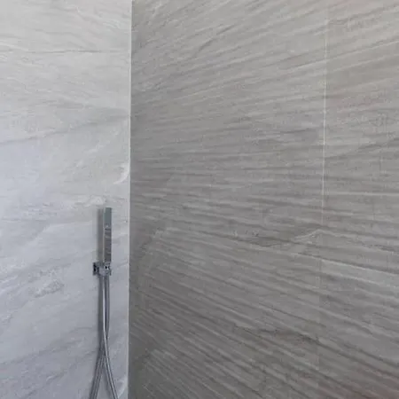 Residential Locchi Center City Lejlighed