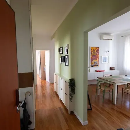 Residential Locchi Center City Lejlighed
