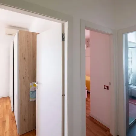 Residential Locchi Center City Lejlighed